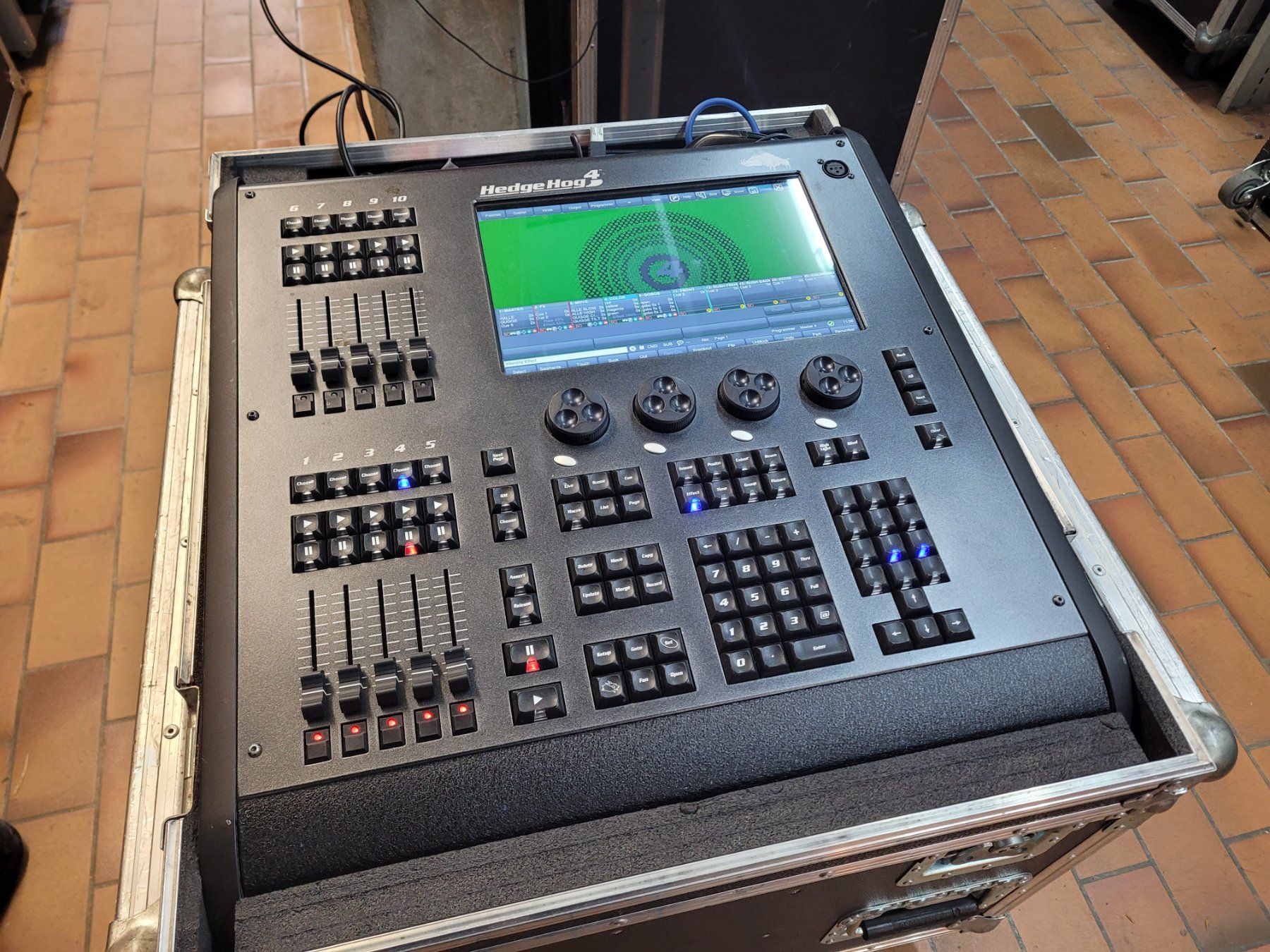 Console di mixaggio: Lichtmischpult Hedge Hog 4 inklusive Case – Usato da Vitznau venduto da Night-Fire 6