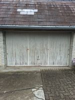 Garagentor Metall mit Rostspuren