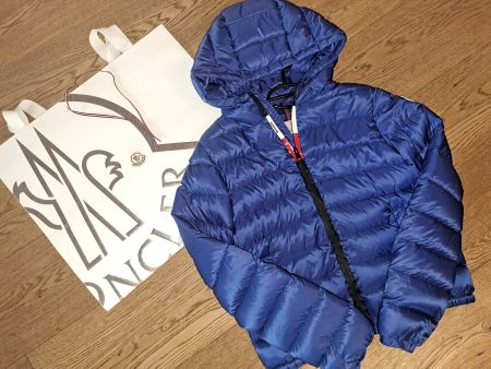 Moncler Kinderjacke 14 164 blau mit tollem Schriftzug