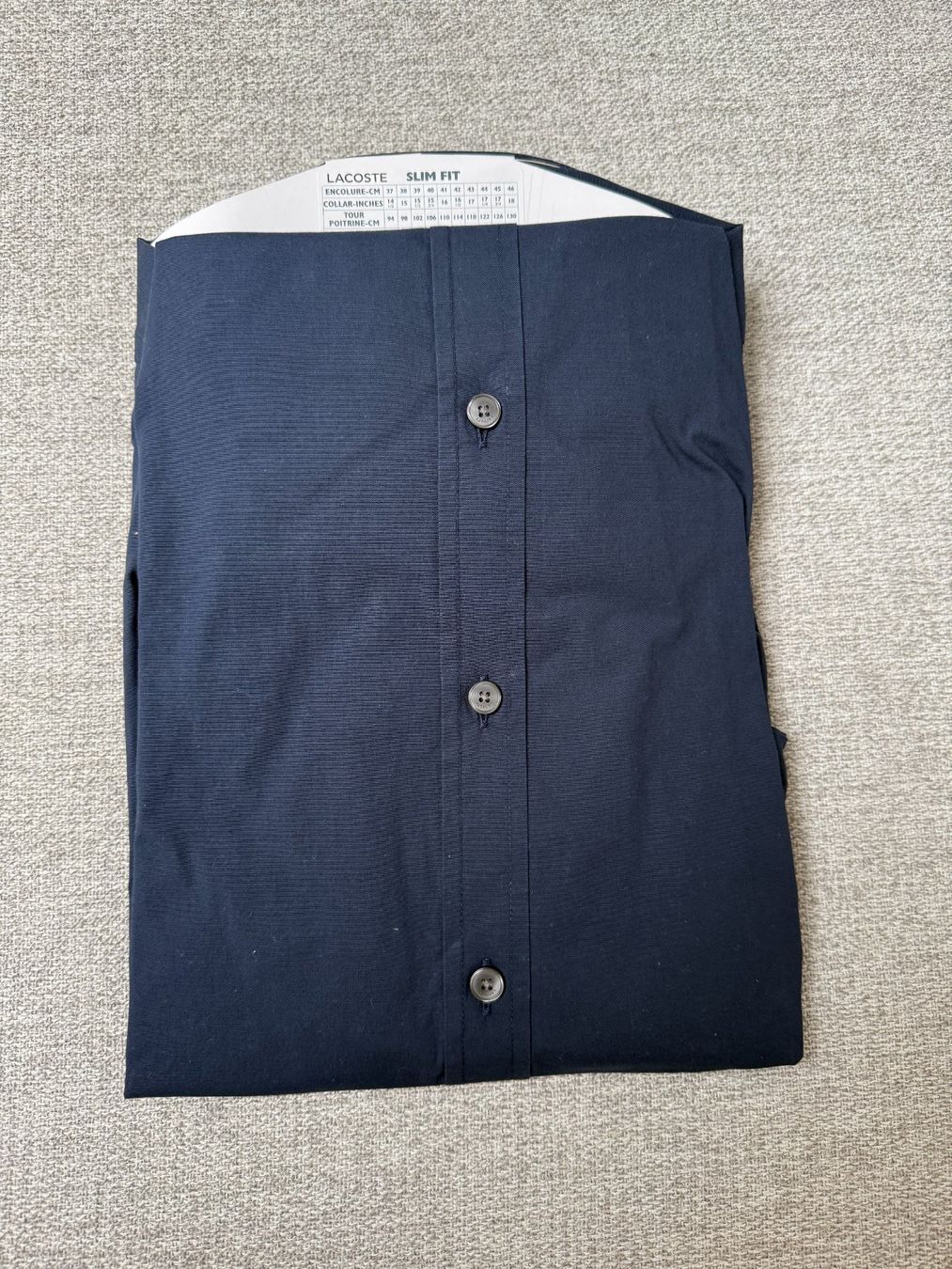 Lacoste Camicie: NEU Original Lacoste Langarm, Grösse S – Nuovo e nell'imballaggio originale da Biel-Benken BL venduto da Aplus0 2