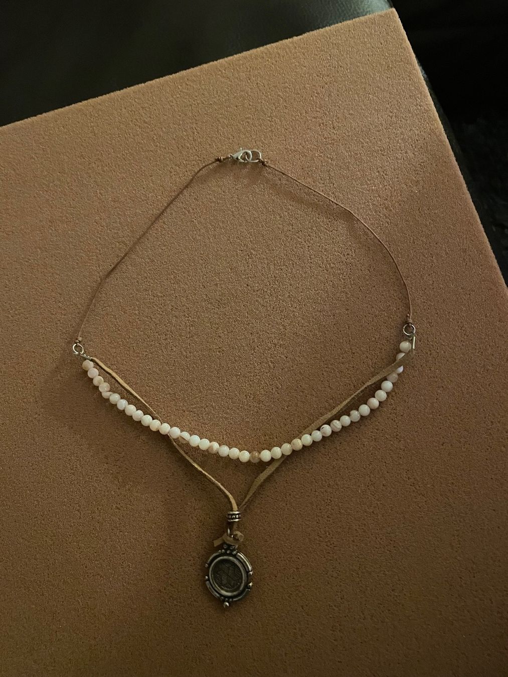 Catenine: Collier tour de cou réglable perles rosescuir – Nuovo (secondo la descrizione) da Pully venduto da kaba07 1