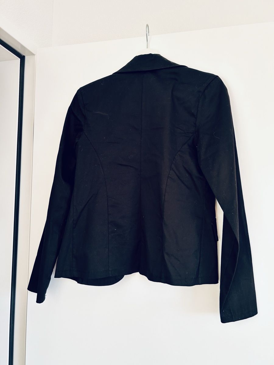 Jacken: Schwarzer Blazer mit Krone – Gebraucht aus Rorschach von fla_62jm 1