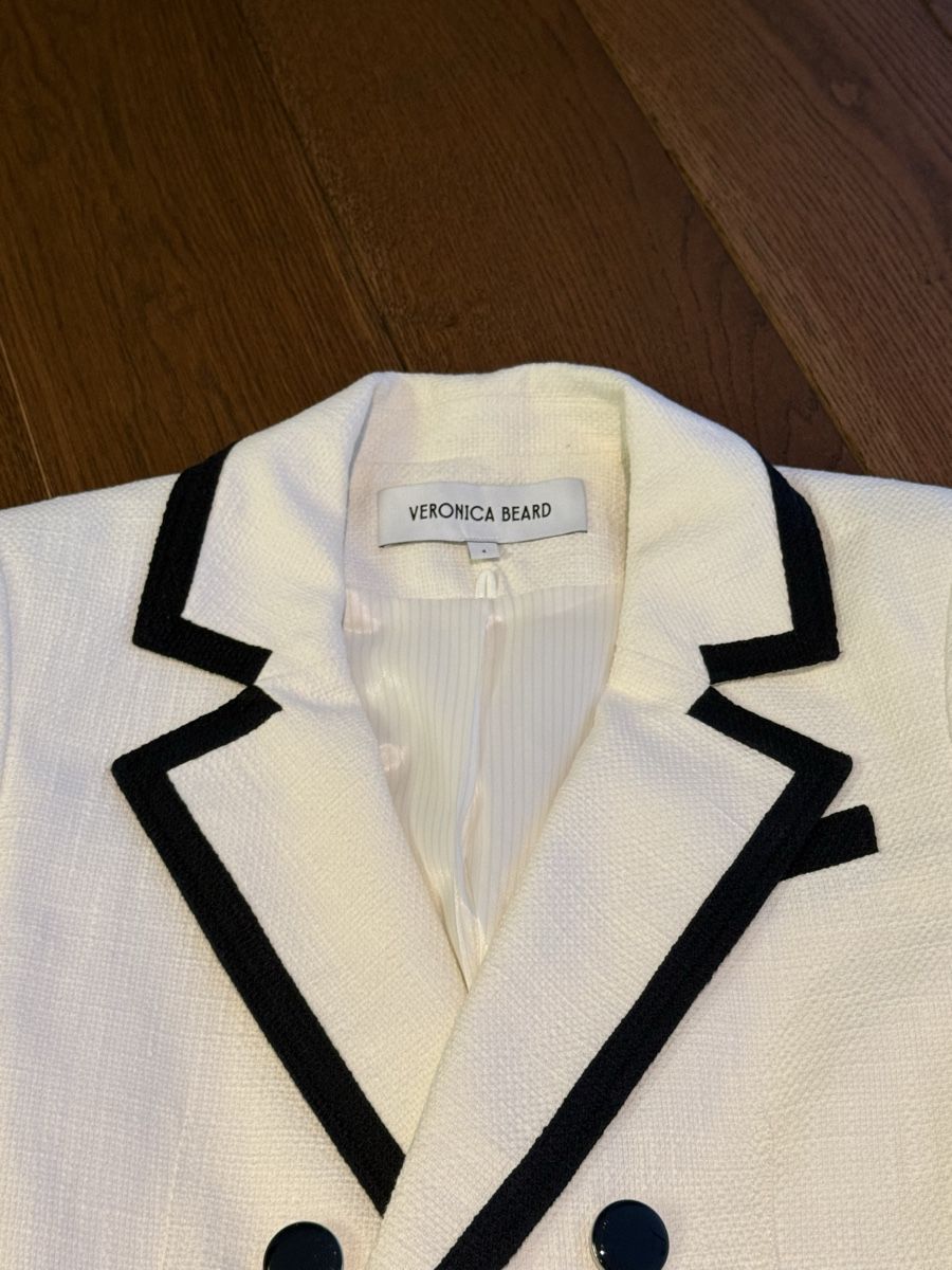 Vestes: Victoria Beard Blazer  – D'occasion à Pfäffikon SZ par NicMarKom 1