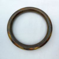 Armreif aus Keramik mit goldfarbigen Herzen