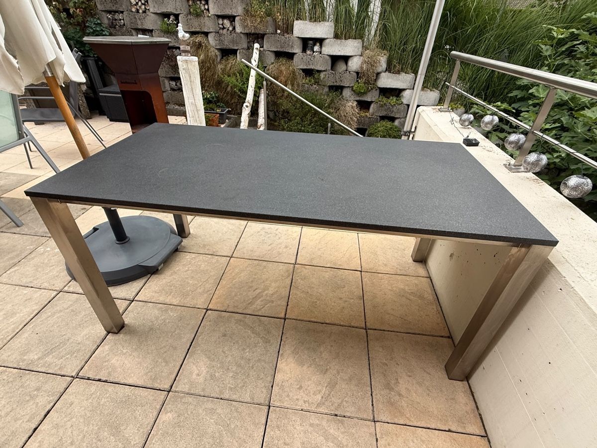 Tavoli: Gartentisch Granit Cadiz / Steintisch mit Edelstahlgestell – Usato da Immensee venduto da basi.marco 2