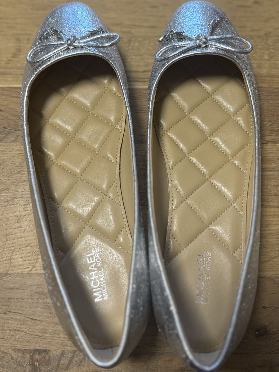 Michael Kors Scarpe da uomo: Michael Kors Silver Glitter Flats - Size 39 – Nuovo (secondo la descrizione) da Mühlethurnen venduto da Indriukas