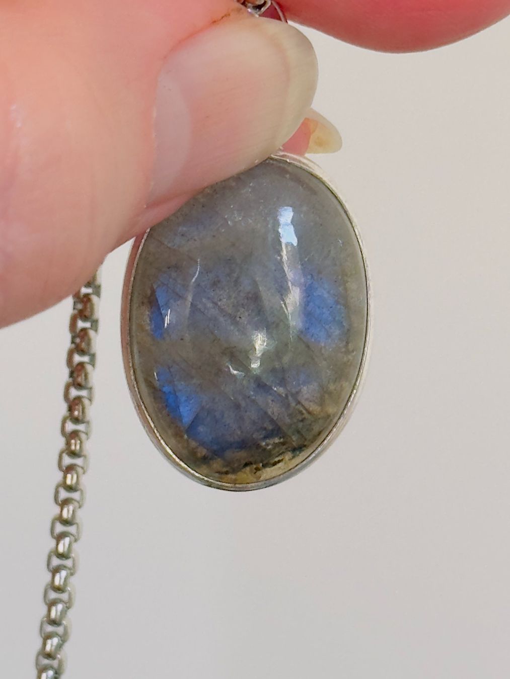 Ketten: Fashionable labradorite necklace – Neu und originalverpackt aus Genève von AGBERG 4