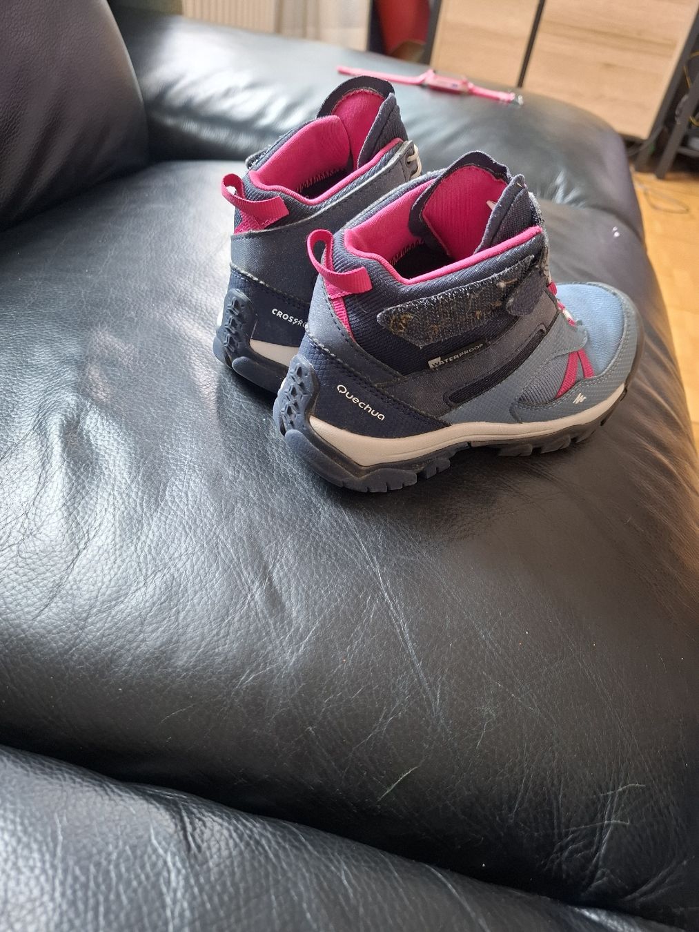 Decathlon Scarpe per ragazzi: Wanderschuhe Quechua Grösse 31, wasserdicht – Usato da Mägenwil venduto da Mbengi 1