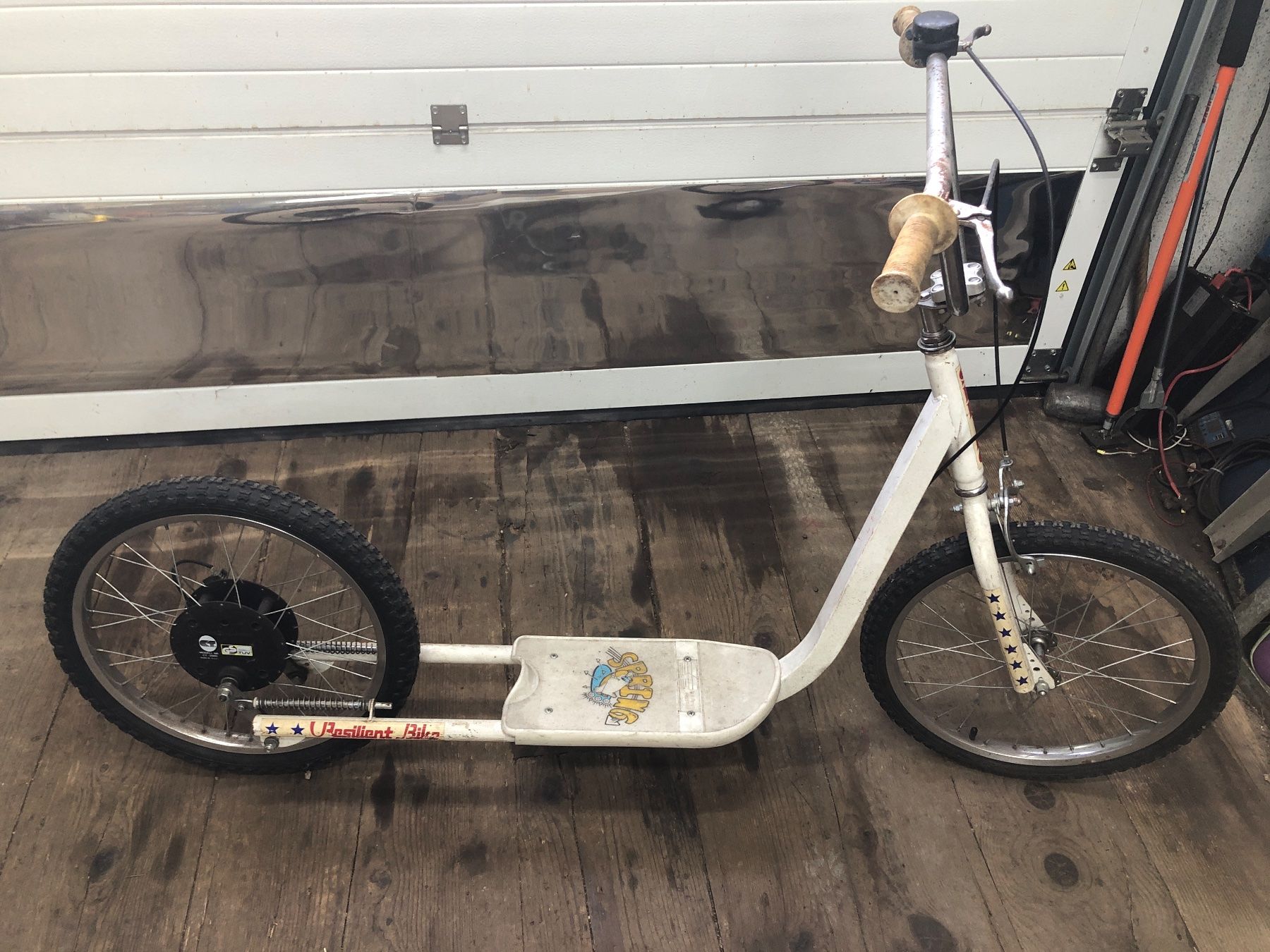 Veicoli per bambini: Trottinette Oldtimer Spring Resilient Bike – Usato da Chénens venduto da splitsuisse