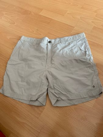 Joli short beige Columbia taille 50