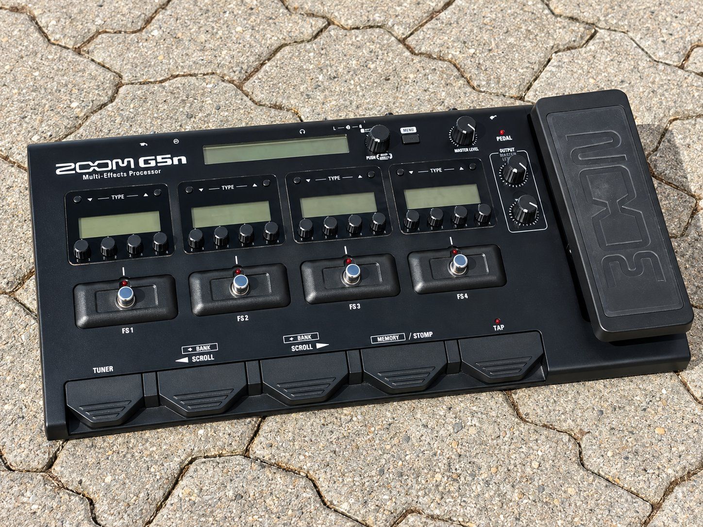 Zoom Instruments de musique: ZOOM G5n Multi-Effects Processor + Netzteil, USB & Anleitung – D'occasion à Stettfurt par SandroEberle04