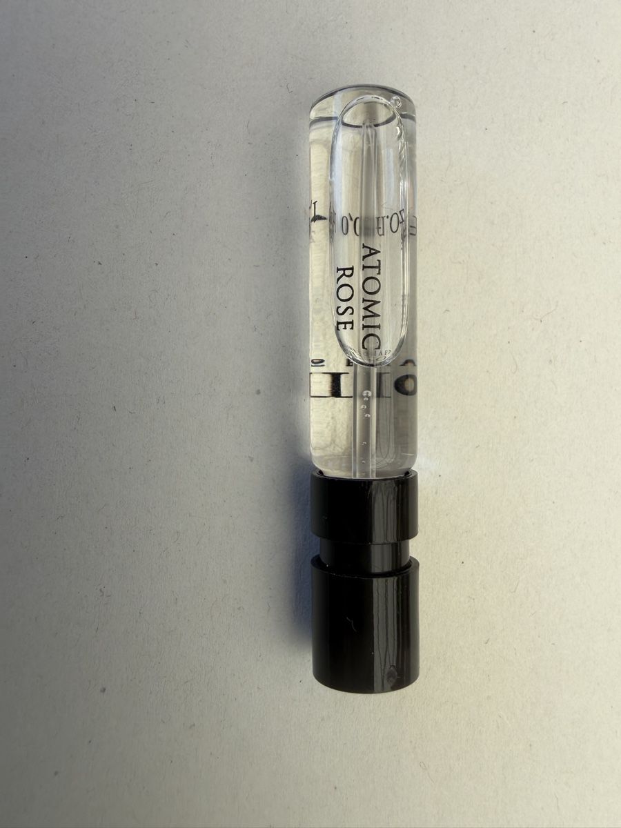 Initio Parfum & Eau de Toilette: Initio Atomic Rose Parfümmuster 2ml – Gebraucht aus Meierskappel von Philium 1