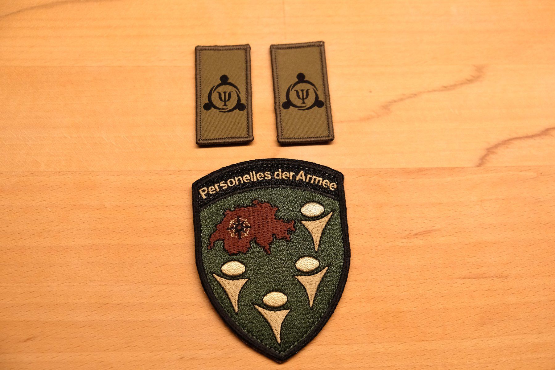 Schweizer Armee Placchette & Badge: PPD Abzeichen Badge (2) - Personelles der Armee – Nuovo (secondo la descrizione) da Madiswil venduto da Stratosteve