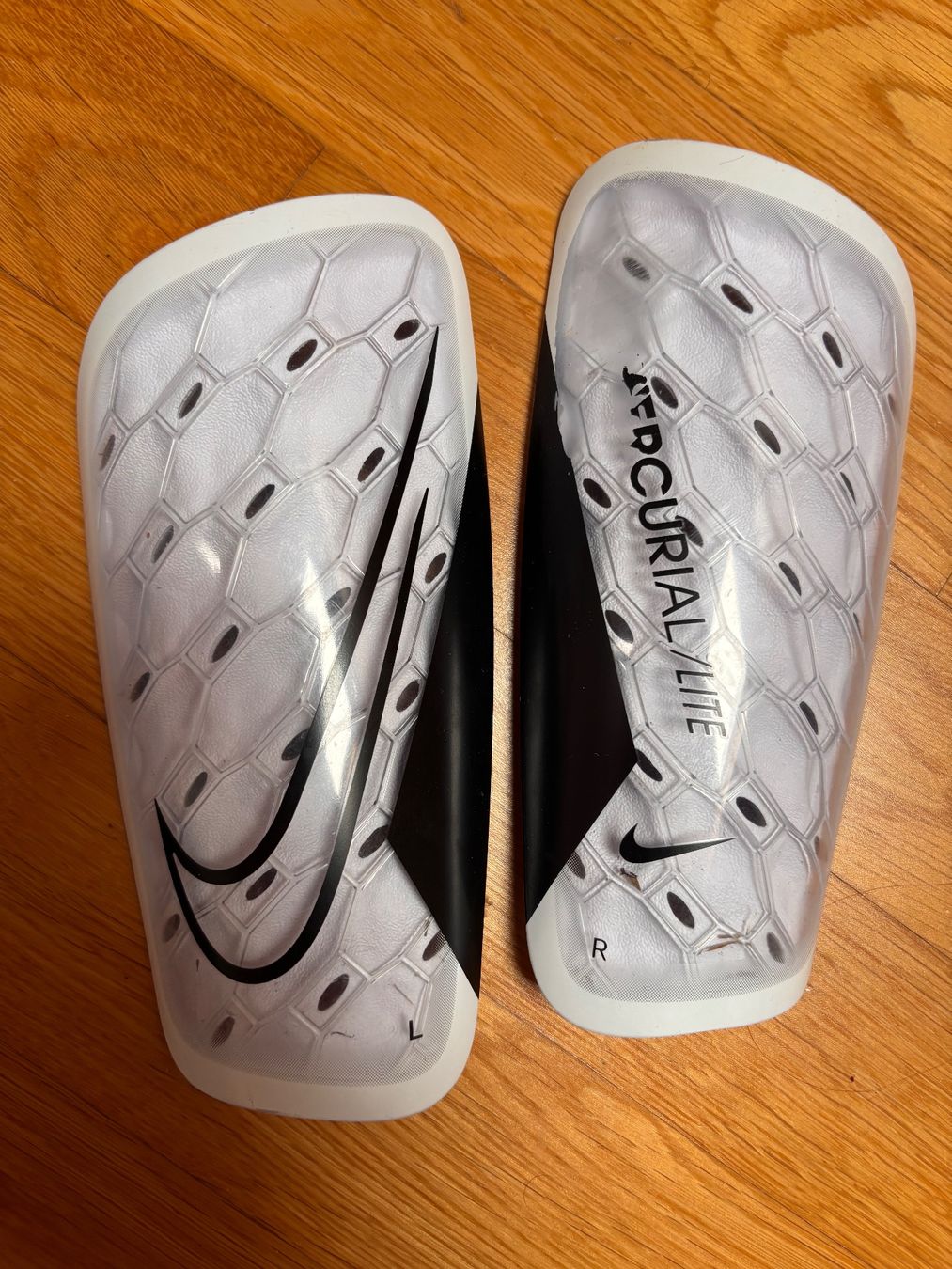 Nike Protezioni & Imbottiture: Protège-tibia Nike Taille M – Usato da Châtel-St-Denis venduto da Vaillant1 2