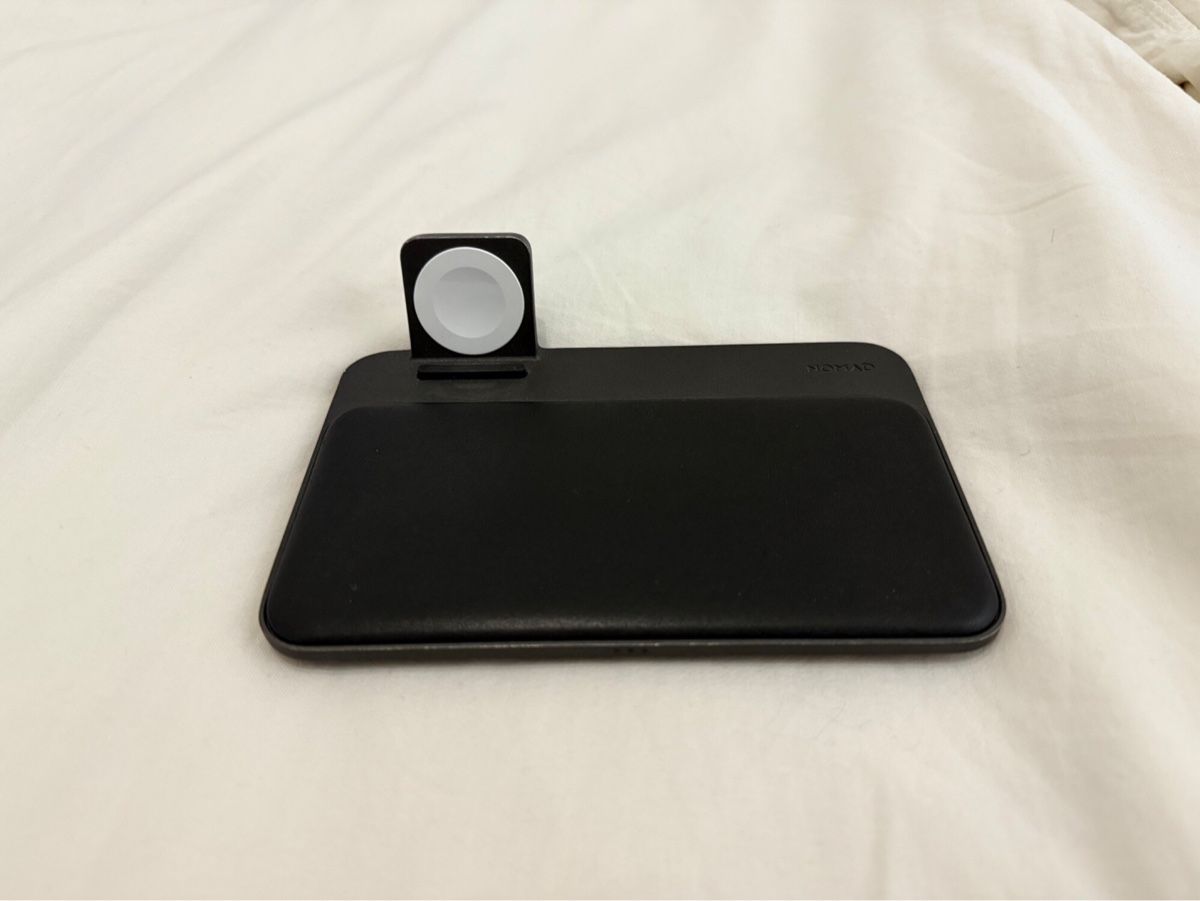 Docking station: Nomad Base Station - Apple Watch Edition – Usato da St. Gallen venduto da TigerCollector 2
