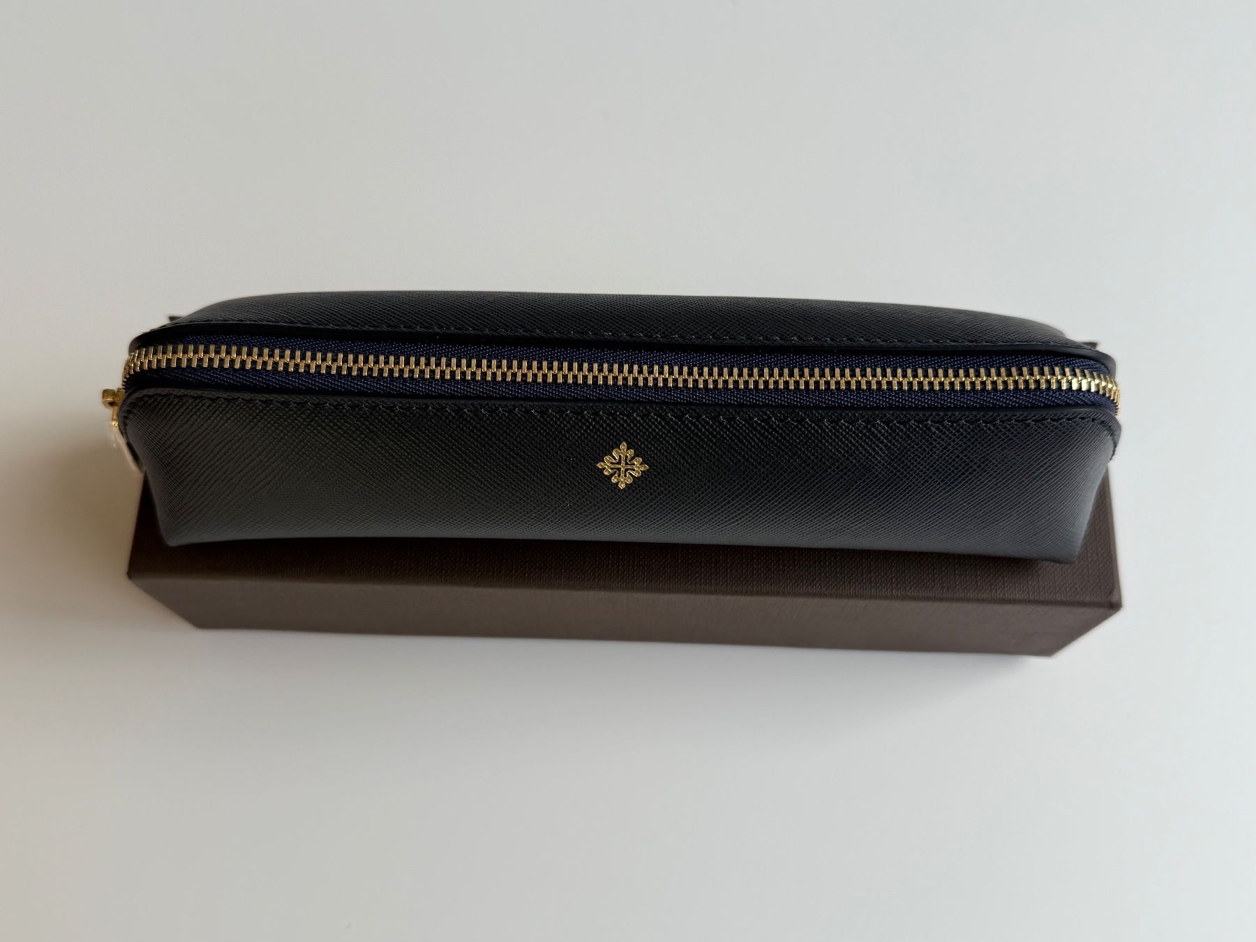 Patek Philippe Scatole porta orologi: Patek Philippe Etui, Federmäppchen / Kosmetiktasche mit Box – Nuovo (secondo la descrizione) da Luzern venduto da Cabriolet 2