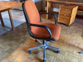 Bürostuhl Rollen orange Metall Fuss gebraucht