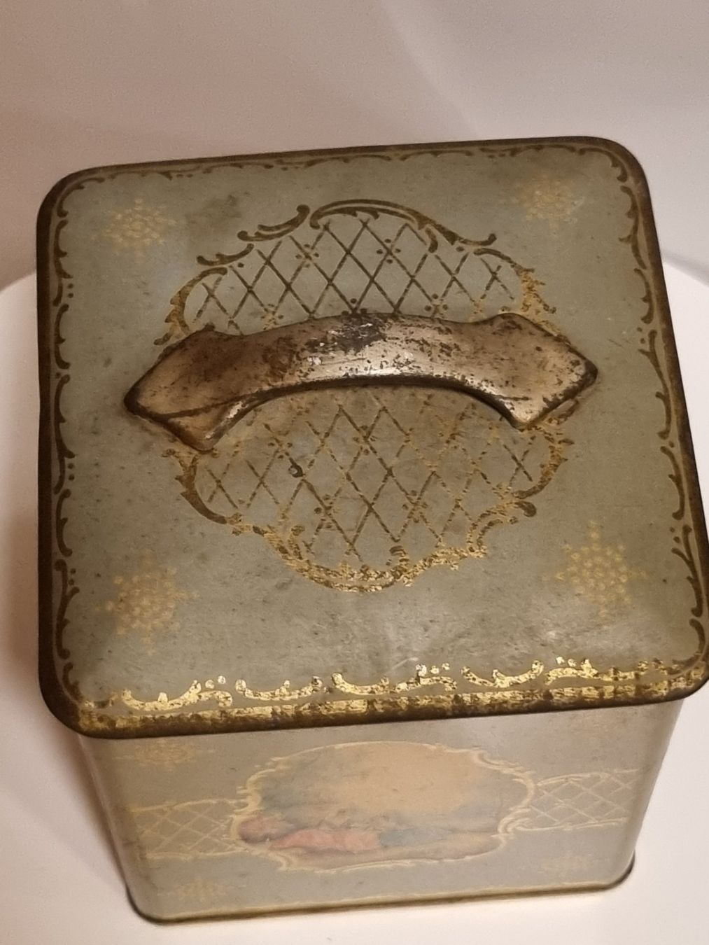 Dosen: Antike Blechdose mit Galanterieszene um 1900 – Gebraucht aus Scharnachtal von devin03 2