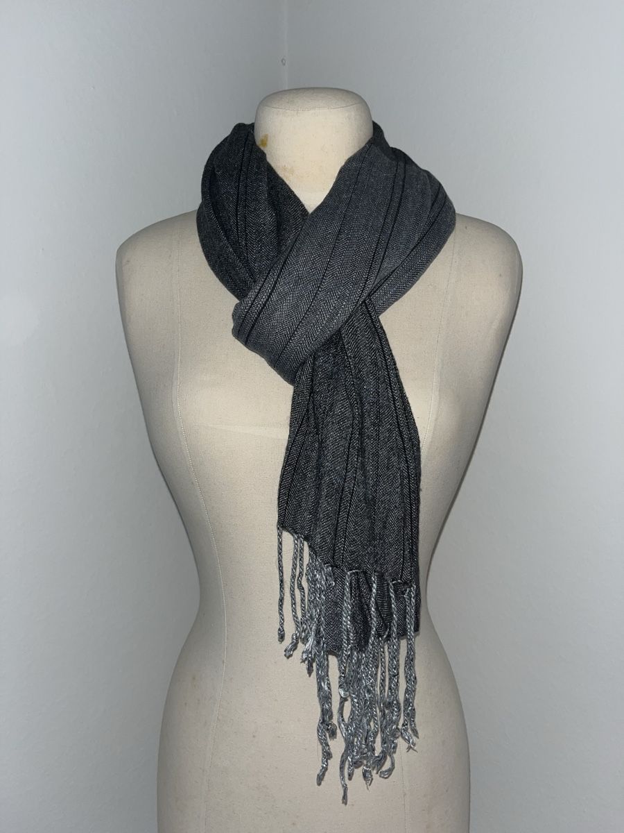 Foulard & Sciarpe: Schal Grau meliert Wolle – Usato da St. Gallen venduto da joe_v6z5