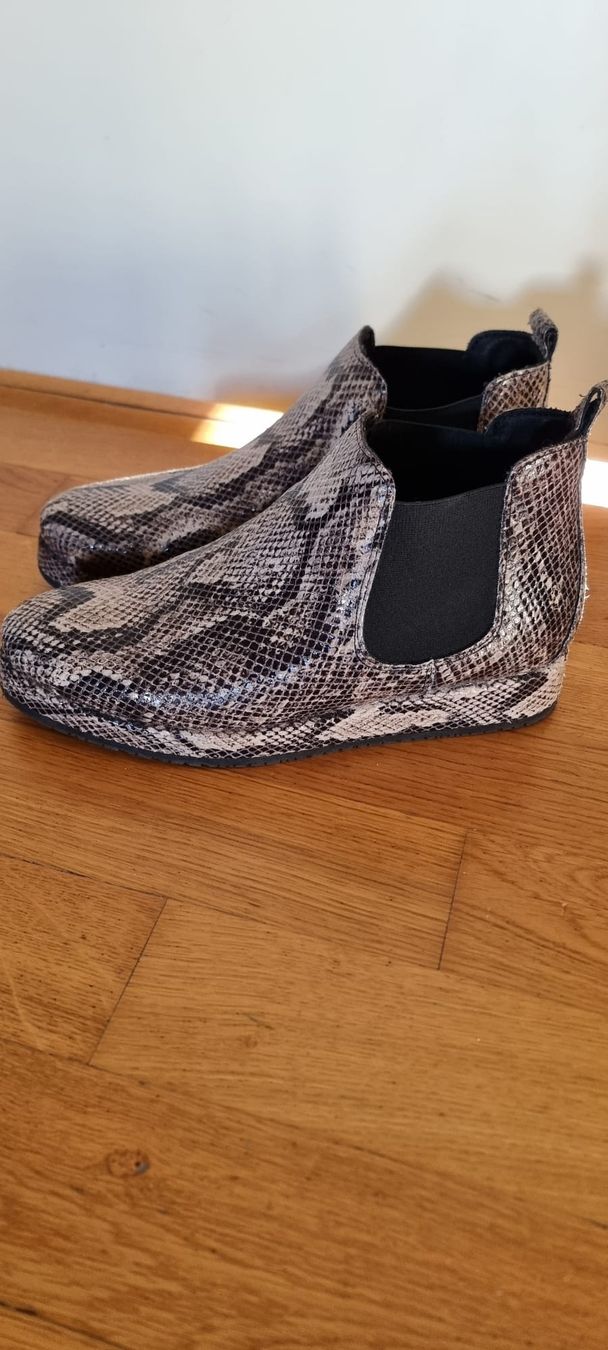 Damenschuhe: Stiefeletten Schlangenprint Grösse 39  – Gebraucht aus Frauenfeld von Bounty40 1