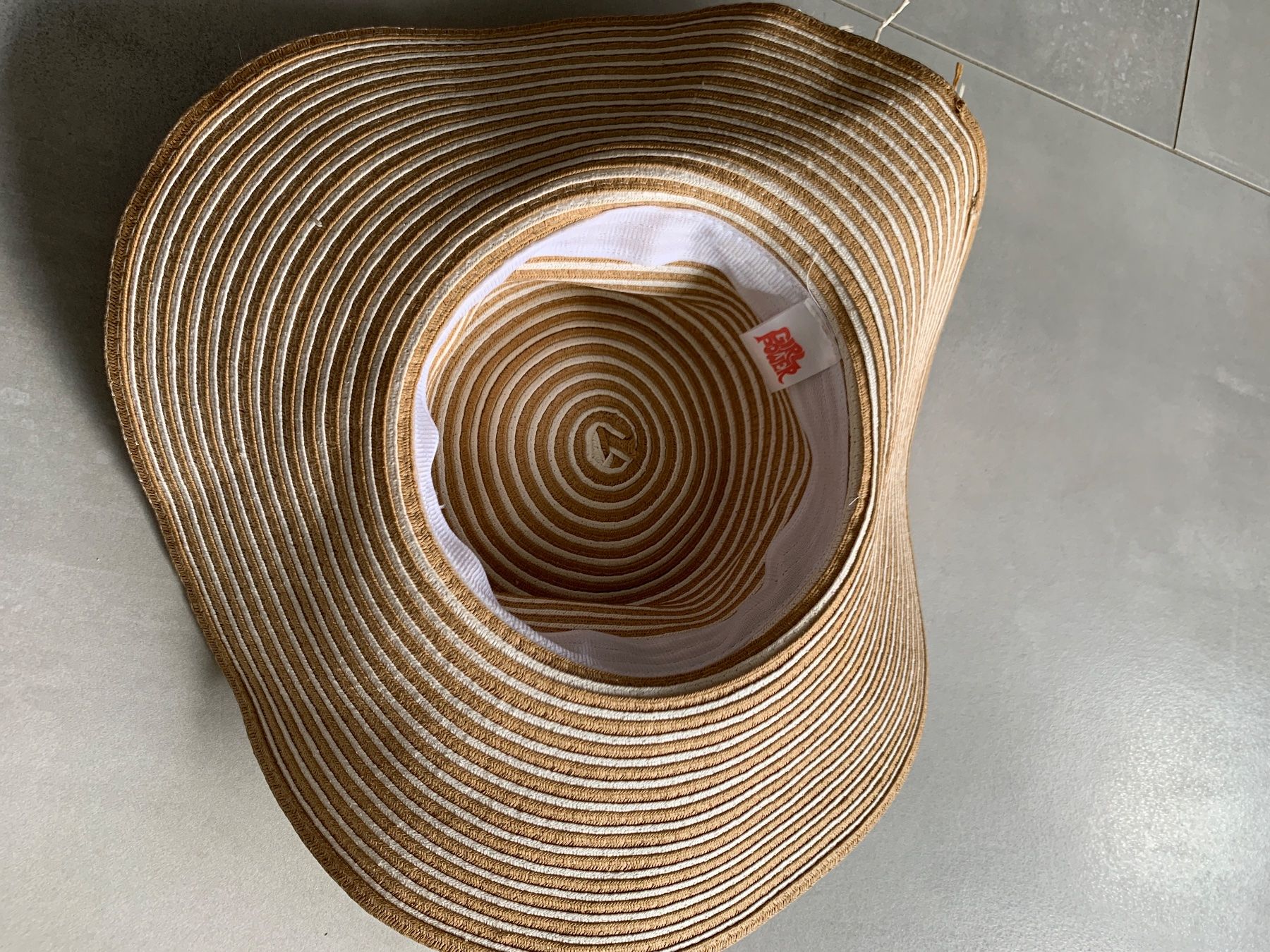 Copricapi, berretti & cappellini: Sommerhut – Usato da Zuzwil SG venduto da Ibohaus 2