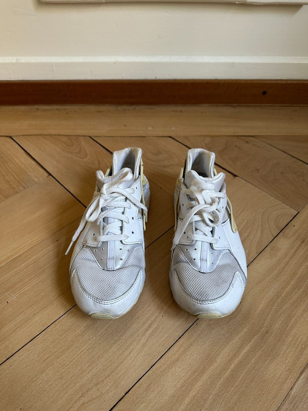Nike Scarpe da donna: NIKE Huarache Sneaker weiss 35 – Usato da Zürich venduto da Diazaio 1