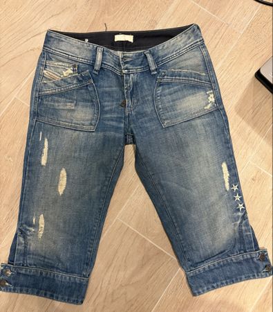 Pantacourt DIESEL. T 30. Prix neuf 295.-