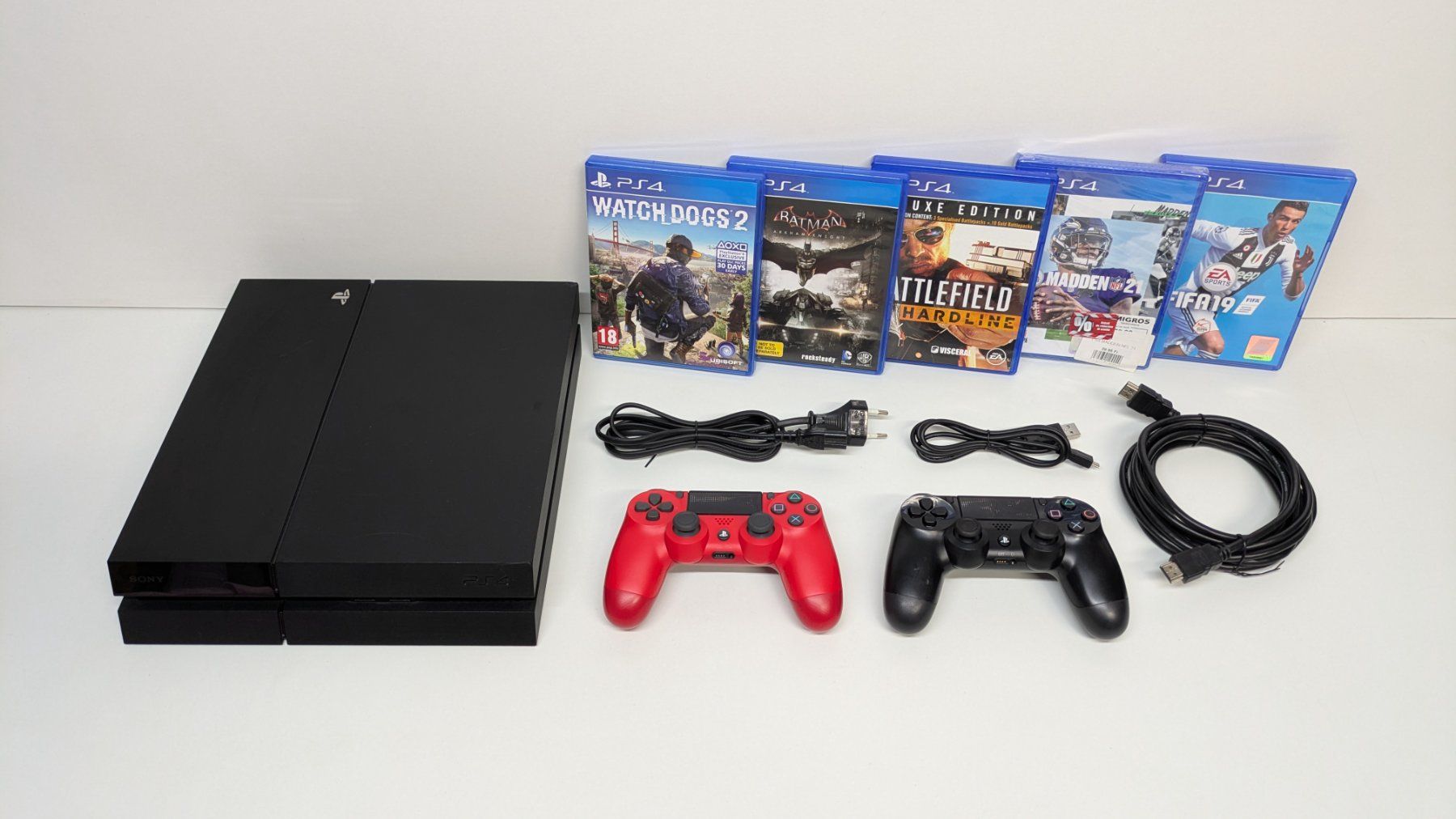 Sony Consoles: Sony PlayStation 4, 2 Controller, 5 Games – D'occasion à Menziken par mame18