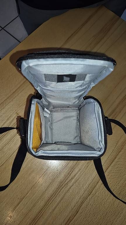 Lowepro Taschen: Fototasche – Gebraucht aus Gamprin von Holzkunst. 2