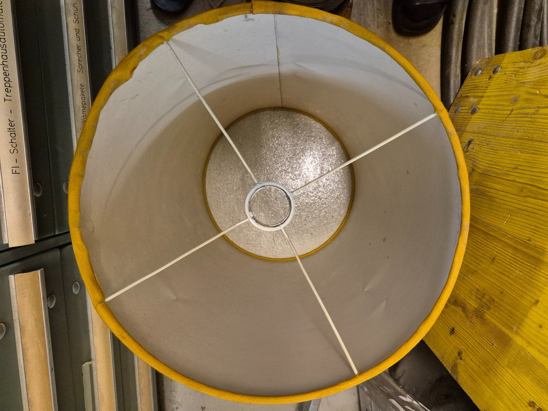 Lampade: Upcycling Ständerlampe aus Wagennabe – Usato da Sursee venduto da Ursus_LU 7