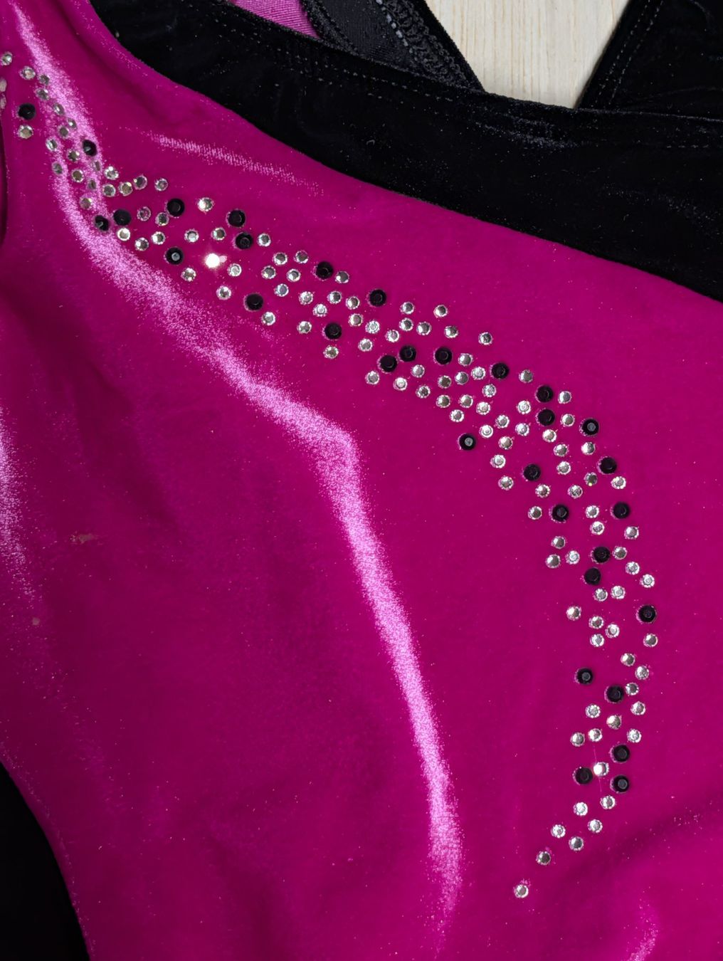 Scarpe, pantaloni & magliette da ginnastica: Kunstturnerin Trikot – Usato da Dierikon venduto da Jolie 2