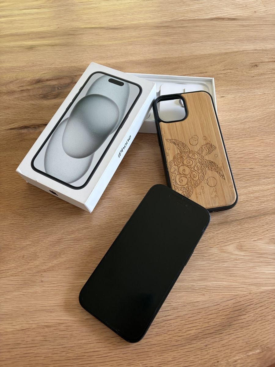 Apple Portables: iPhone 15 Schwarz Top Zustand – D'occasion à Aarburg par eddycolor 3