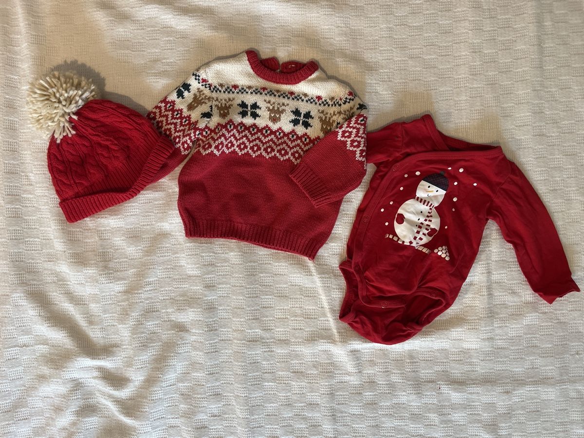 Kleiderpakete: Weihnachtspullover Set Family Partnerlook – Gebraucht aus Baldegg von Livio. 1