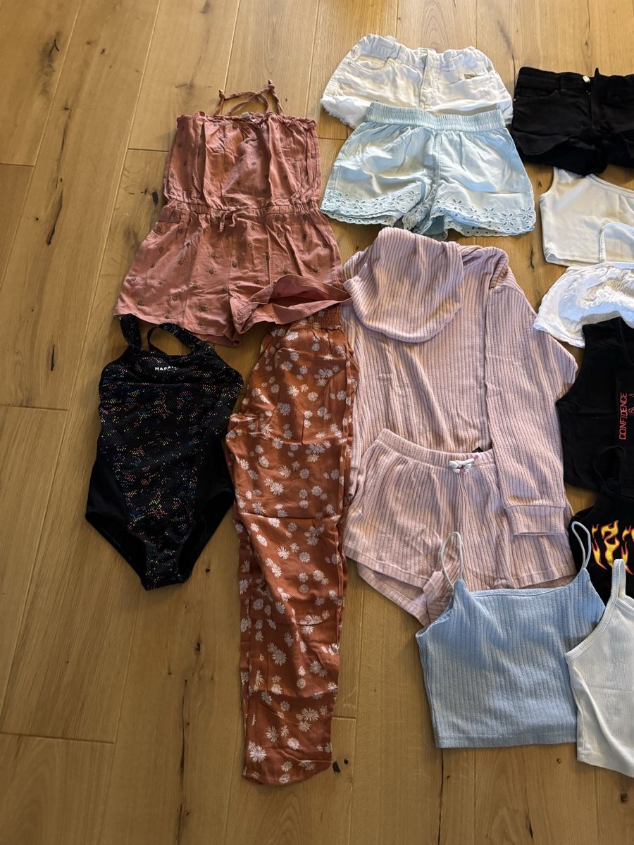 Lotti & Set di vestiti: Kleiderpaket Sommer Mädchen 134 bis 152 – Usato da Rüti ZH venduto da make 1