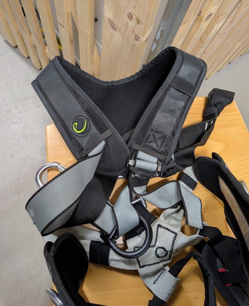 Edelrid Kletterausrüstungen: edelrid vertic Komplettgurte – Gebraucht aus Unterengstringen von mai_658h