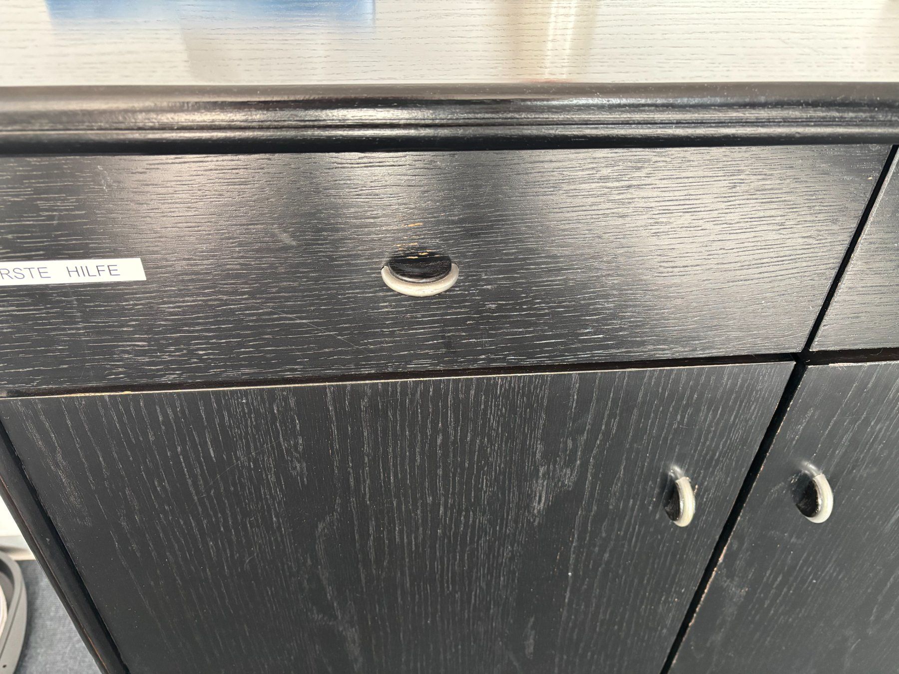 Cassettiere: Sideboard-Set mit Vitrinenaufsatz Schwarz – Usato da Hondrich venduto da Vikes 2