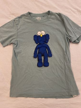 Tshirt kaws x Uniqlo bleu taille XXS