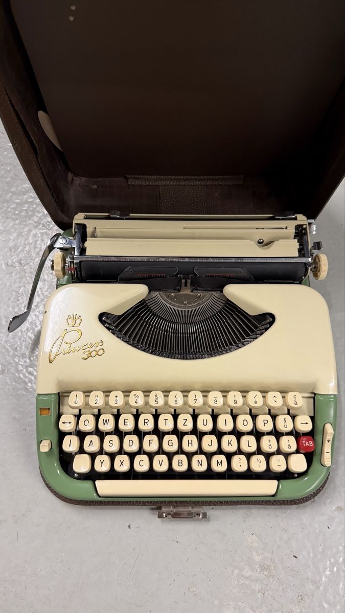 Macchine da scrivere: Schreibmaschine Princess 300 – Usato da Urdorf venduto da jus1991