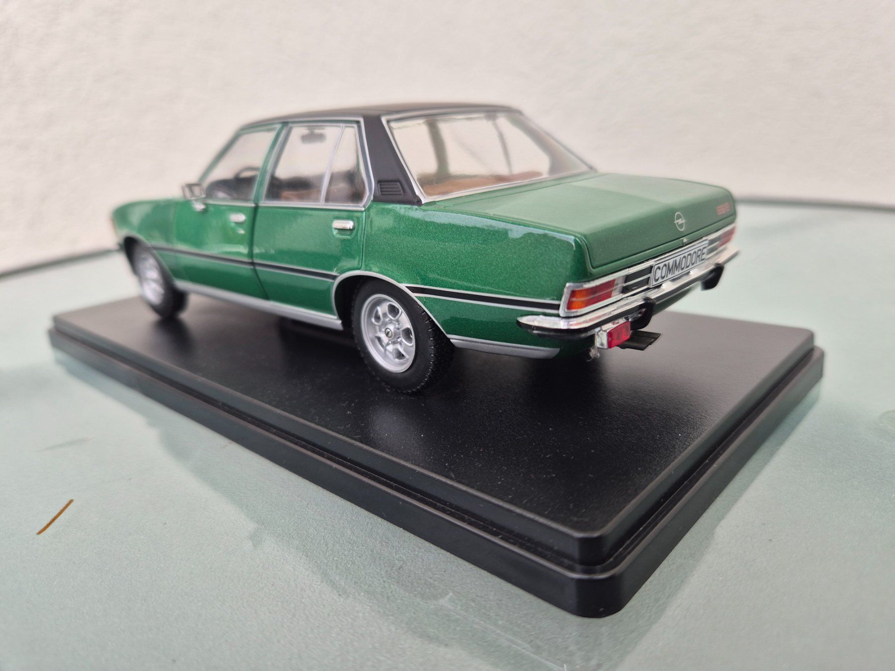 Opel Voitures modèles: Opel Commodore GSE 1:24 – D'occasion à Oberbuchsiten par laffite54 9
