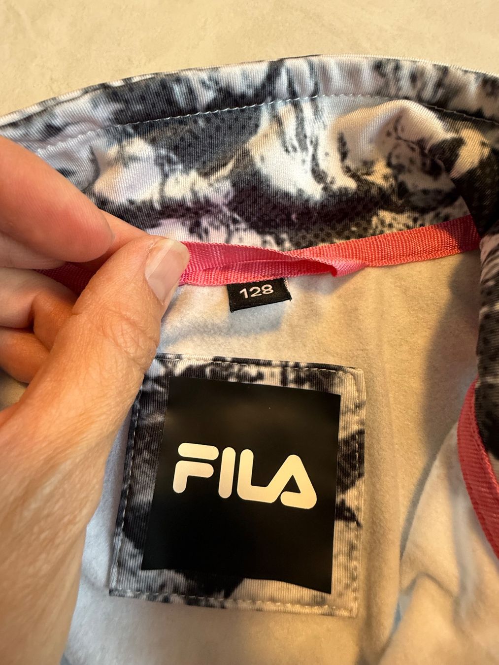 Fila Maglioni & Felpe: Fila Skishirt  Grösse 128 – Usato da Pfäffikon SZ venduto da Syndrome379 2
