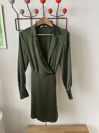 Mango MNG Satin Wickelkleid Olivgrün Grösse L​​​​​​​​​​​​​​​