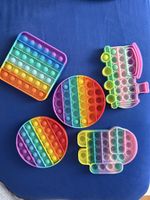5 Pop It Spielzeuge Regenbogen verschiedene Formen
