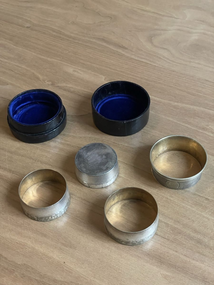 Contenitori & Simili: Faltbecher aus Metall mit Etui, antik – Usato da Fribourg venduto da Mymikrakra01 2