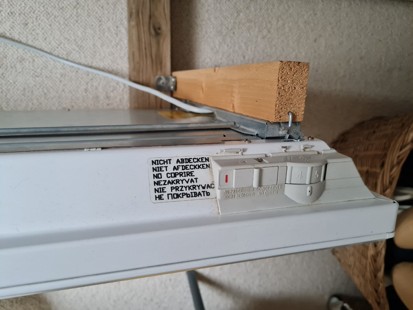 Radiatori: AEG Radiator/Heizkörper WKL/CFB 2001, 2000W – Usato da Däniken SO venduto da Schenkerk 4
