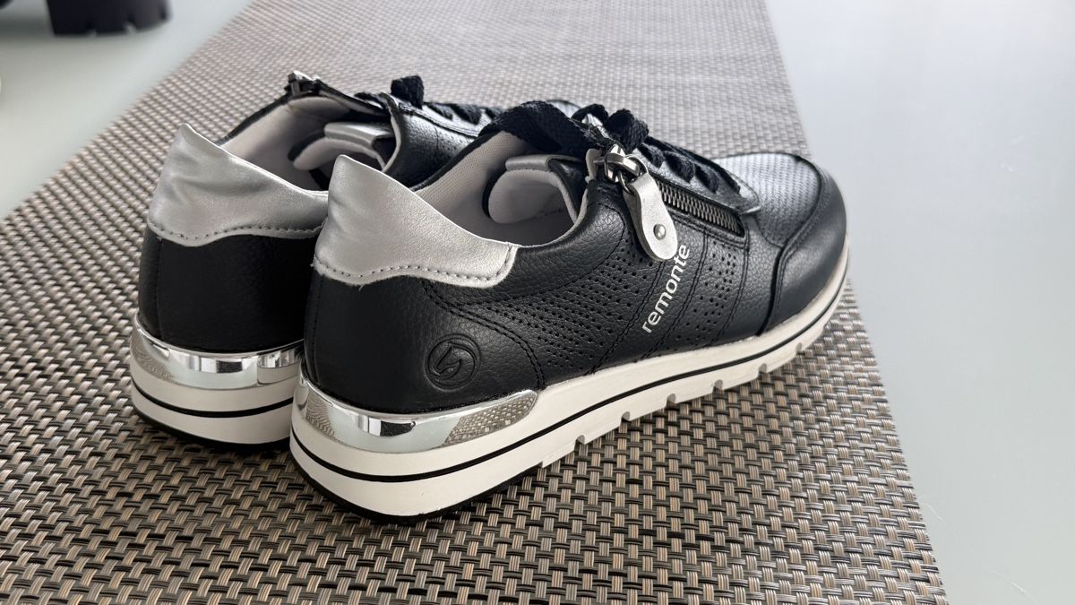 Scarpe da donna: Sneaker Remonte schwarz, Gr. 36 – Nuovo (secondo la descrizione) da Ins venduto da Jniggi 1