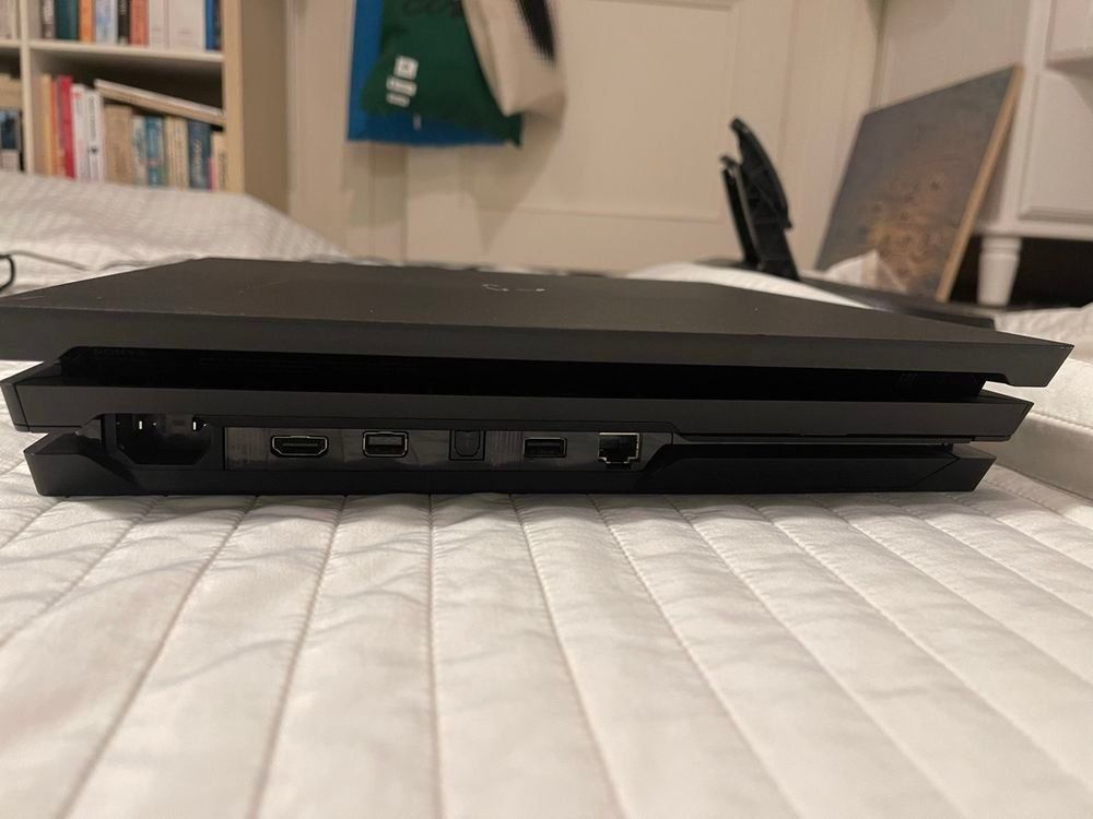 Sony Console: Playstation 4 Pro + 3 Games + Thrustmaster T80 – Usato da Estavayer-le-Lac venduto da zajarski 4
