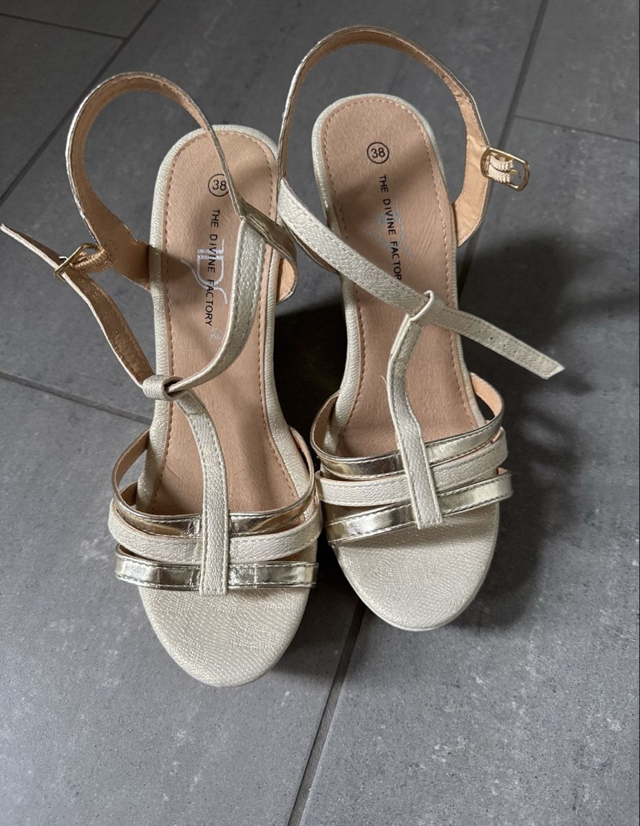Scarpe da donna: Goldene Pumps – Nuovo (secondo la descrizione) da Bülach venduto da jes_s6yg