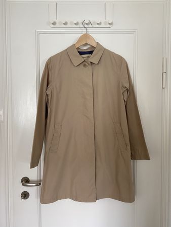 Light trenchcoat