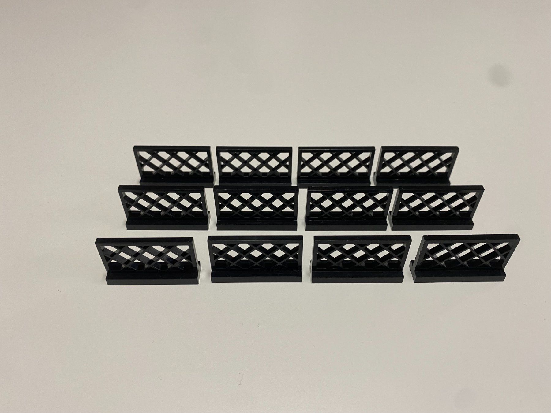 Lego Spielzeuge: LEGO - 12 - SCHWARZE - ABSPERGITTER – Gebraucht aus Gelterkinden von ajdt4