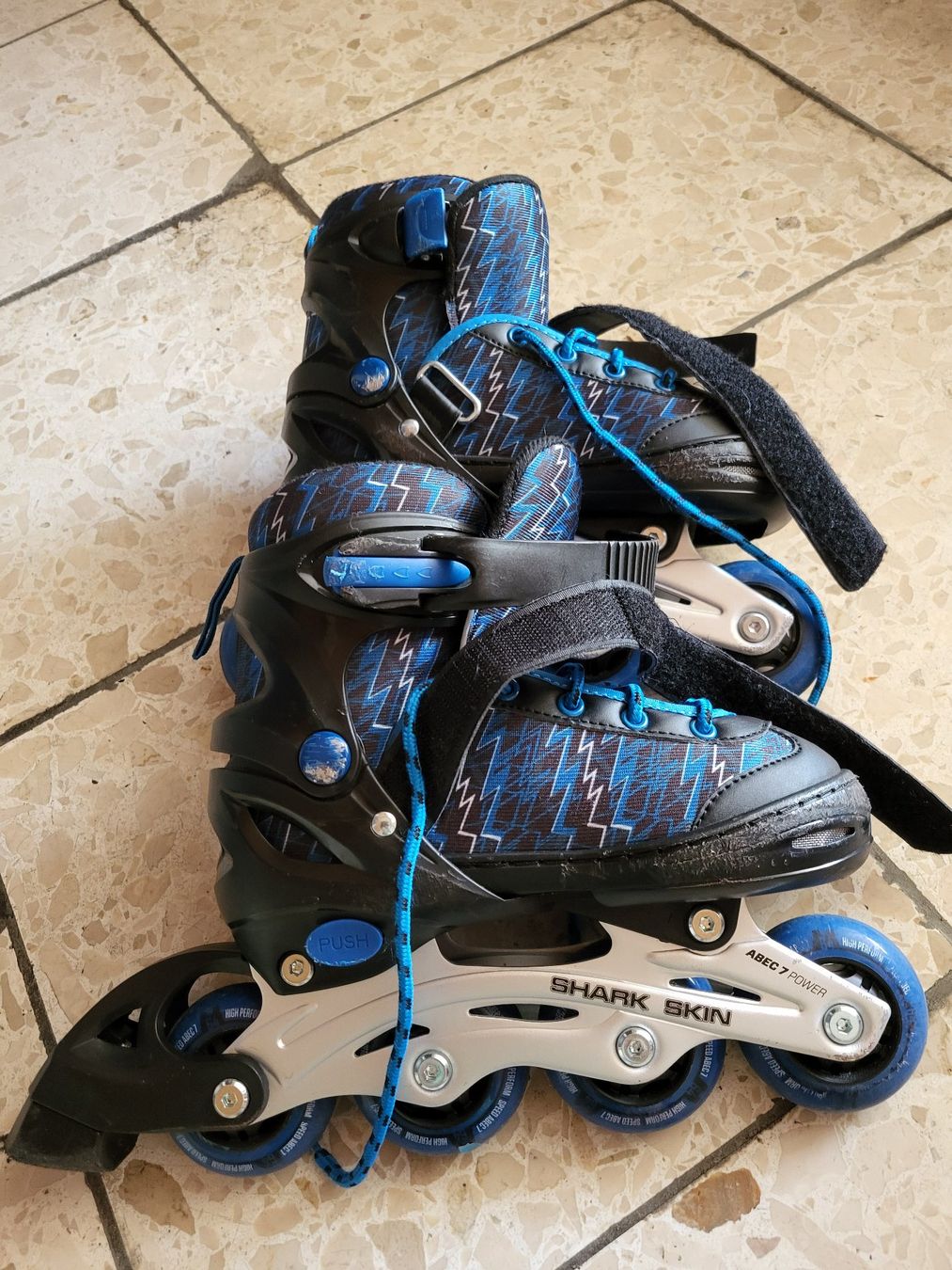 Pattini in linea & Pattini a rotelle: Kinder Inlineskates mit Gebrauchsspuren – Usato da Pfäffikon SZ venduto da Ch_kaiser